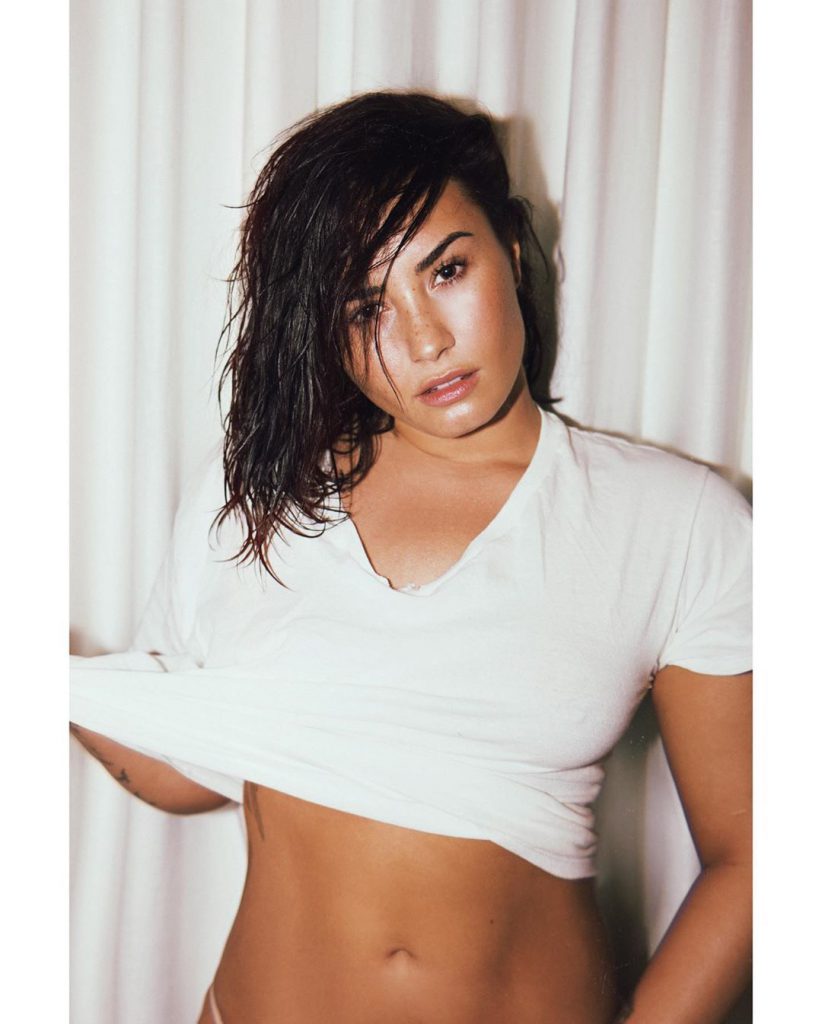 Demi Lovato photo 2