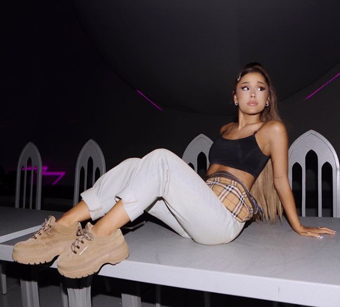 Arianda Grande Instagram followers: 150 000 000+